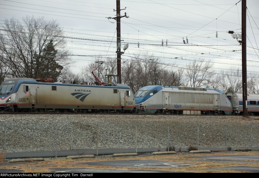 AMTK 608, 90691 on train 43